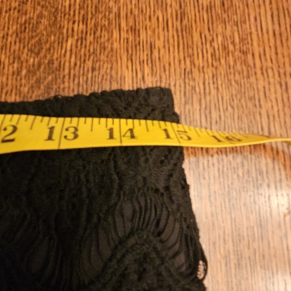 Isda & Co Scalloped Hem Black Lace Pencil Skirt - Picture 10 of 13